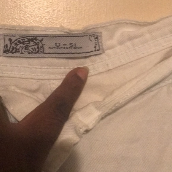 White jeans missing button..easy fix.. no rips or tears..GUC - Picture 2 of 3